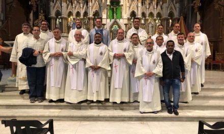 What is a renewal course and why do the Augustinian Recollects do it?